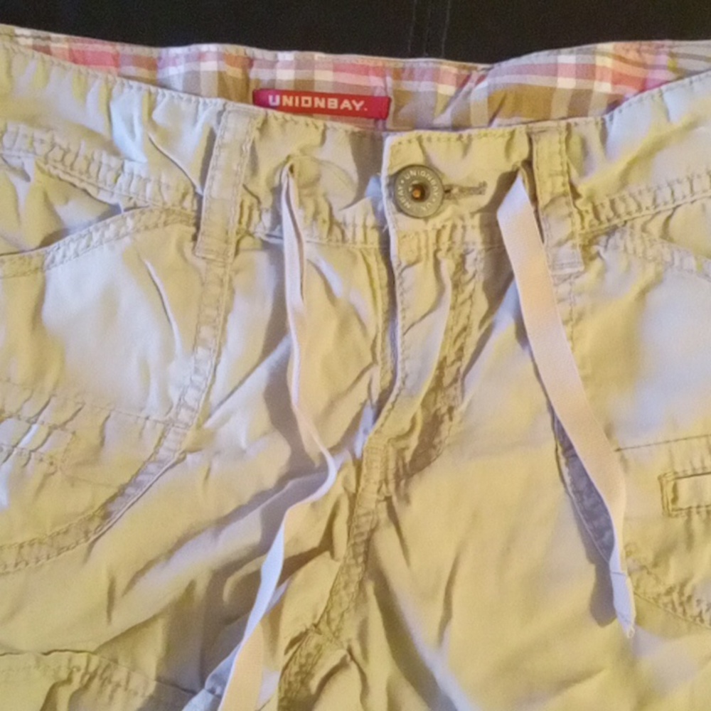 Shorts - Picture 2 of 4